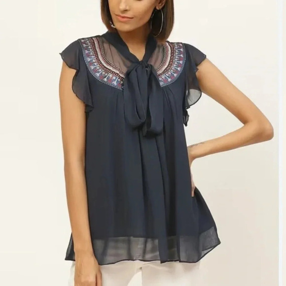 LABEL RITU KUMAR
Panelled Top with Tie-Up Neckline - Picture 2 of 11